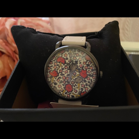 Coach white strap, flower face with black. - Picture 1 of 6